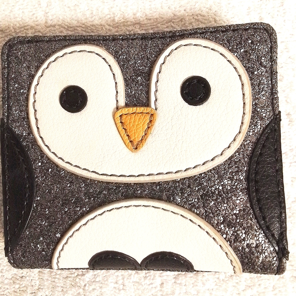 Adorable Owl Fossil Wallet! There's pockets for your dollar bills change & cards